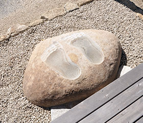 仏足石